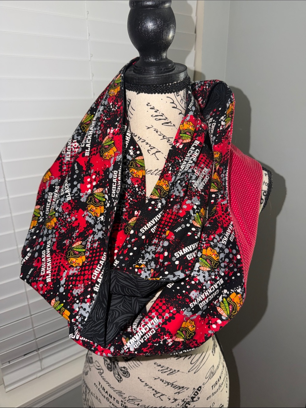 Chicago Blackhawks Red & Black Infinity Scarf